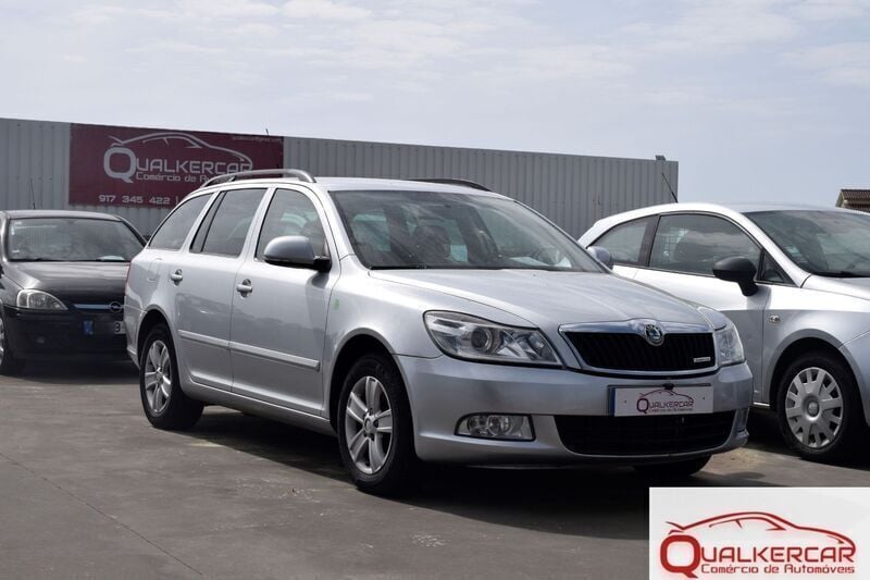 Cinza Usado 2013 Skoda Octavia GreenLine Carrinha | € 8.500 (Caro) - Imagem 1/4