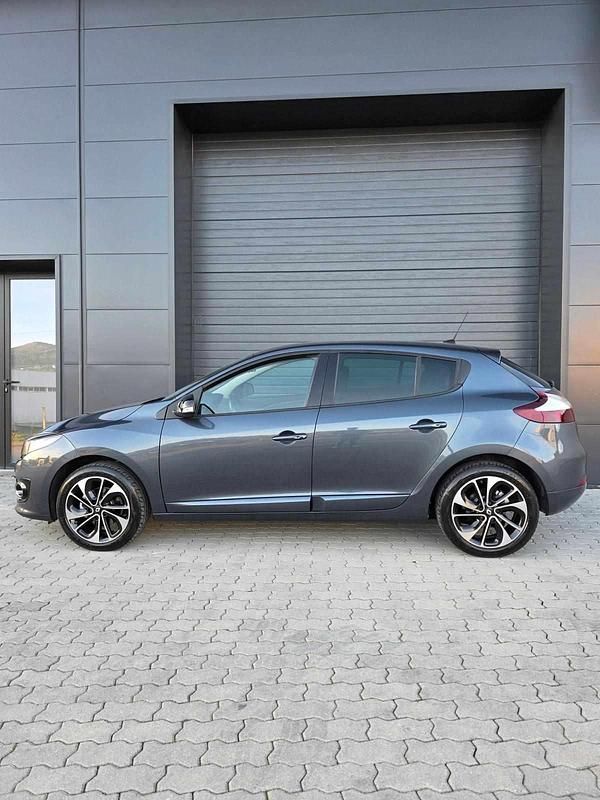 Usado Renault Mégane III Bose Edition 110 HP (80 kW) 2016 Cinzento Carrinha