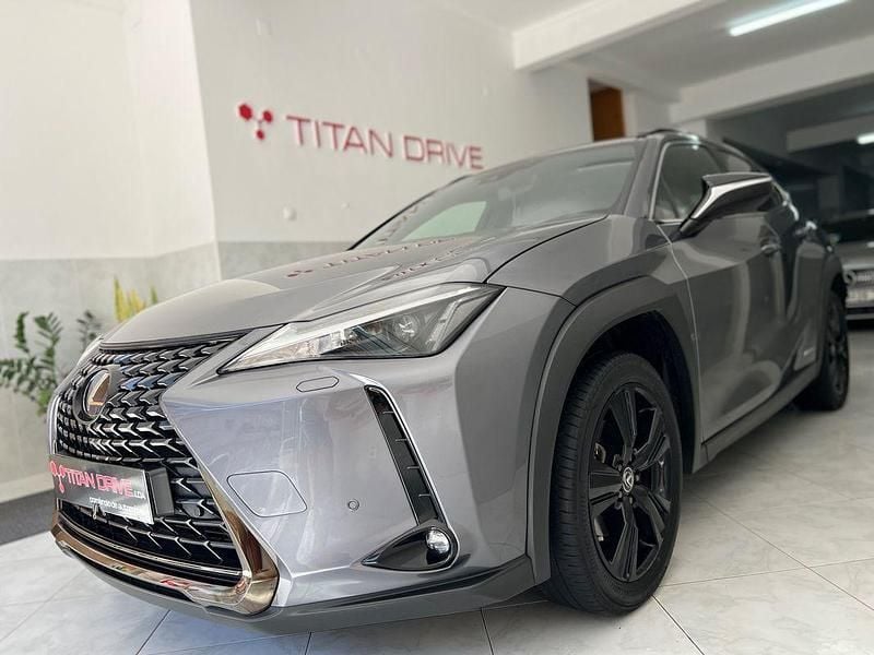 Cinza Usado 2021 Lexus UX 250h Business Edition SUV | € 32.900 - Imagem 1/4