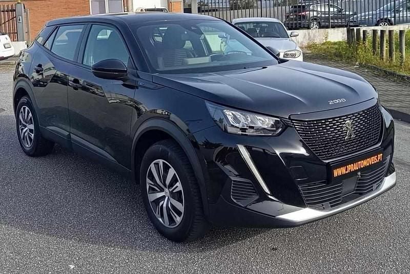 Usado Peugeot e-2008 Active 100 kW (136 HP) 2023 Preto SUV