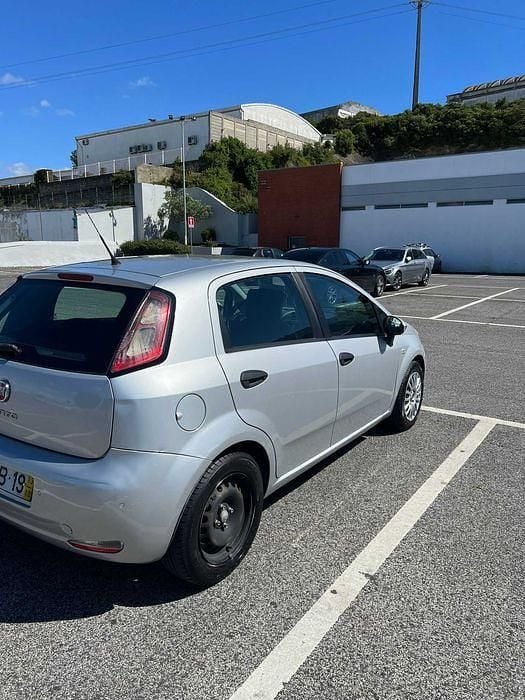 Usado 2013 Fiat Punto Sedan | € 3.000 (Preço justo) - Imagem 1/4