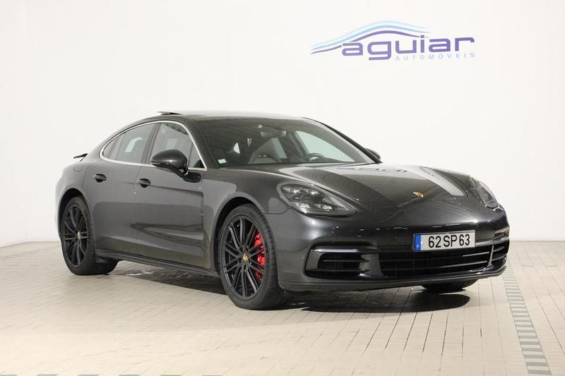 Cinzento Usado 2017 Porsche Panamera Sedan | € 68.900 - Imagem 1/4
