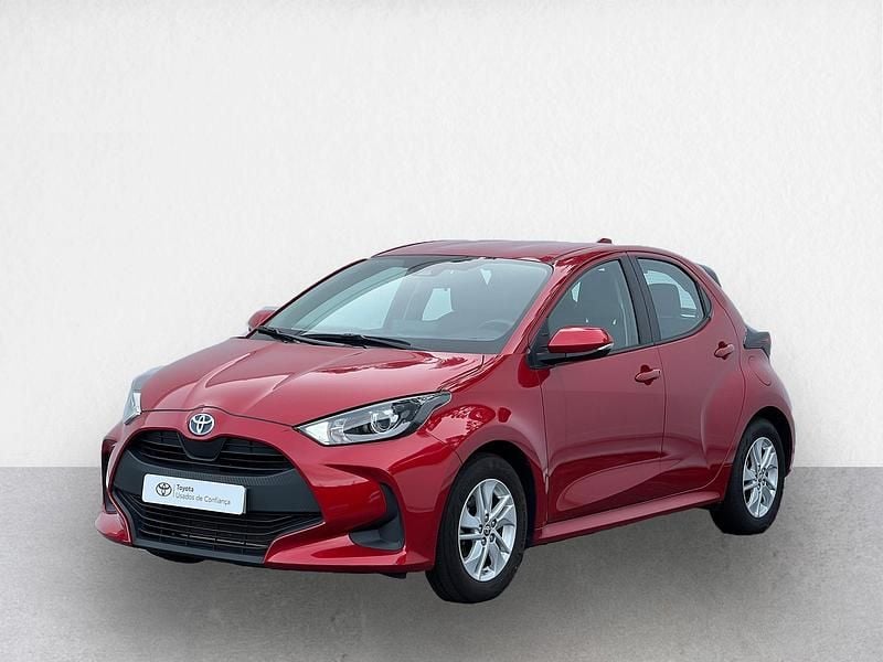 Vermelho (pintura metalizada especial) Usado 2023 Toyota Yaris Comfort | € 23.500 (Bom preço) - Imagem 1/4