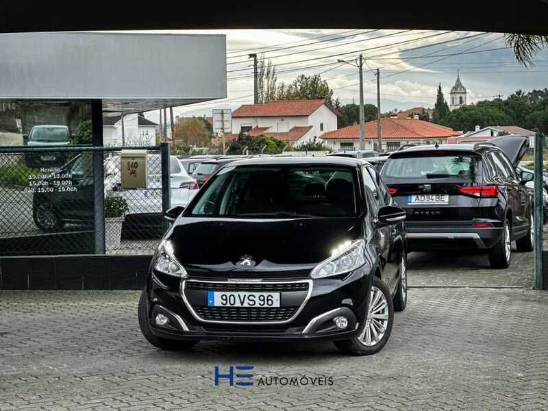 Preto Usado 2018 Peugeot 208 Signature Sky Citadino | € 11.690 (Bom preço) - Imagem 1/4