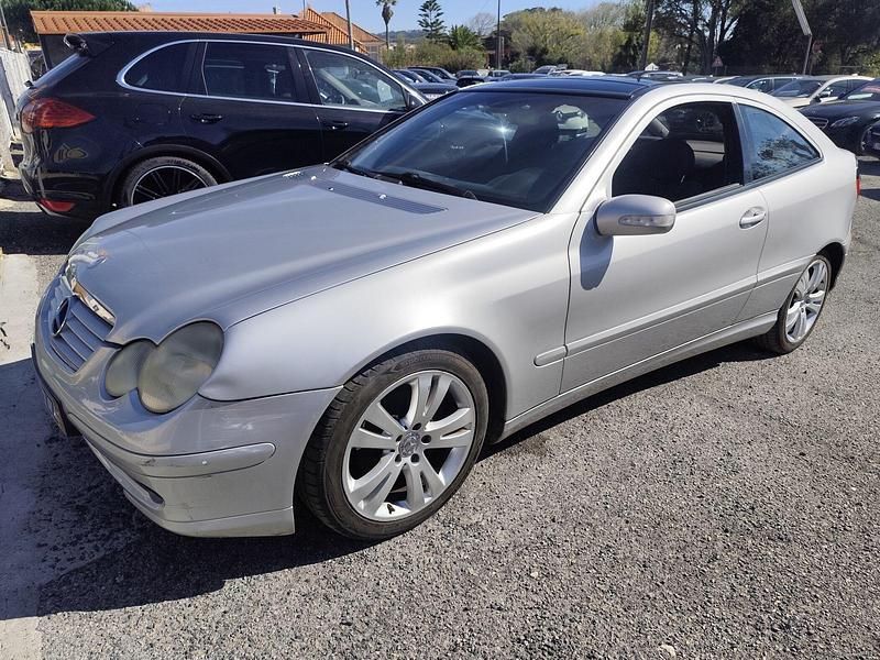 Cinza Usado 2002 Mercedes C220 Coupé | € 6.900 - Imagem 1/4