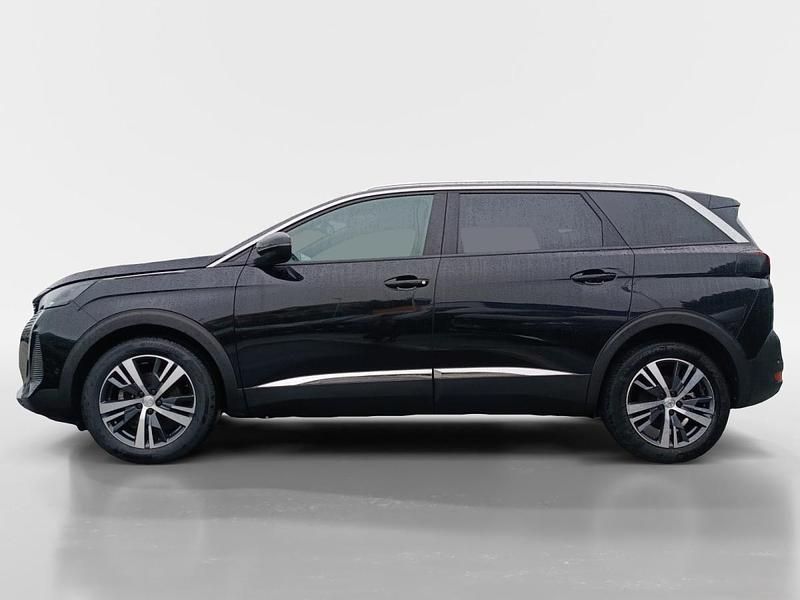 Usado Peugeot 5008 Allure 130 HP (95 kW) 2023 Preto SUV