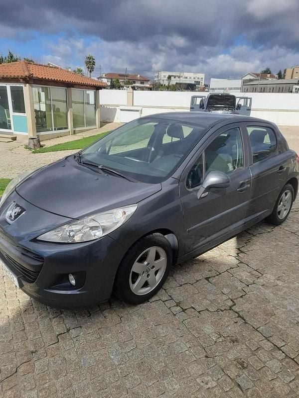 Usado Peugeot 207 68 HP (50 kW) 2009 Cinzento Citadino