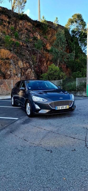 Cinzento Usado 2018 Ford Focus Carrinha | € 9.990 (Preço justo) - Imagem 1/4
