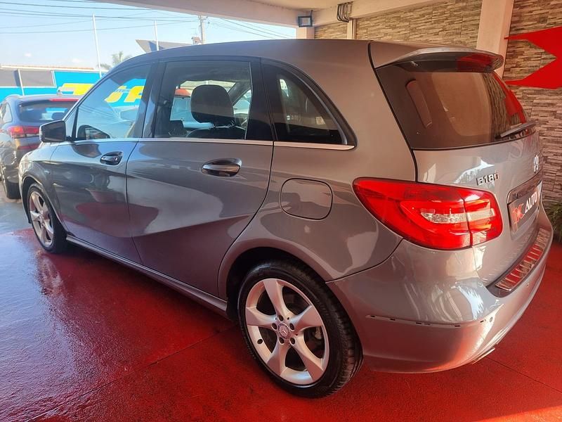 Usado Mercedes B180 109 HP (80 kW) 2012 Cinza Monovolume