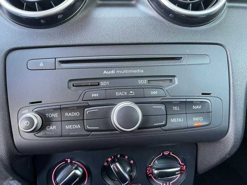 Usado Audi A1 Sportback 105 HP (77 kW) 2014 Preto Citadino