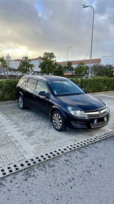 Usado Opel Astra 100 HP (73 kW) 2010 Sedan