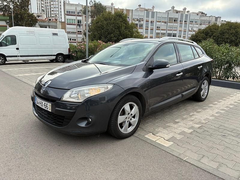 Cinza Usado 2009 Renault Mégane GrandTour Dynamique Carrinha | € 3.950 (Super Preço) - Imagem 1/4