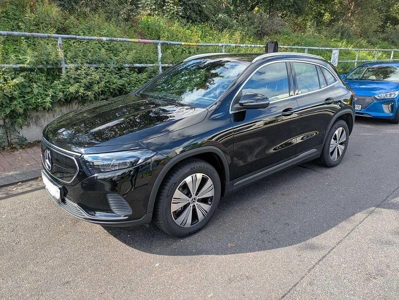 Preto Usado 2022 Mercedes EQA250 SUV | € 31.990 (Preço justo) - Imagem 1/4