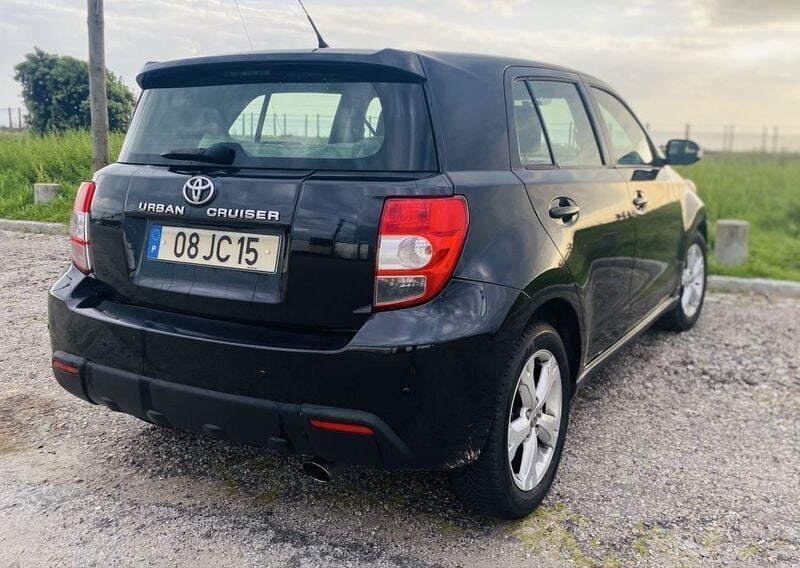 Preto Usado 2010 Toyota Urban Cruiser SUV | € 7.900 - Imagem 1/4