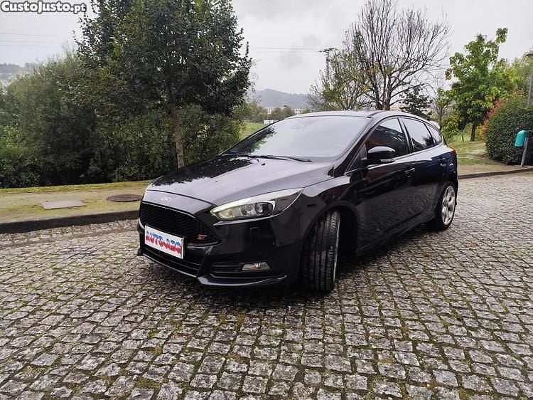 Usado Ford Focus ST 185 HP (136 kW) 2015 Preto Citadino