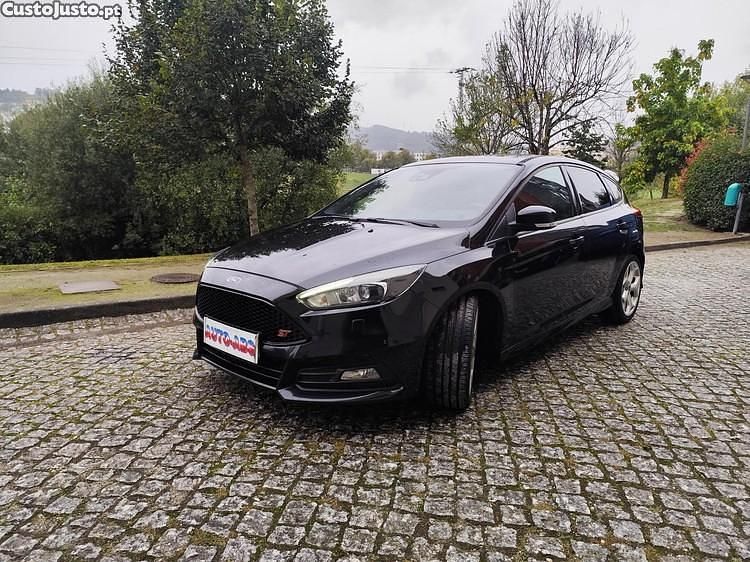 Preto Usado 2015 Ford Focus ST Citadino | € 16.400 (Preço justo) - Imagem 1/1