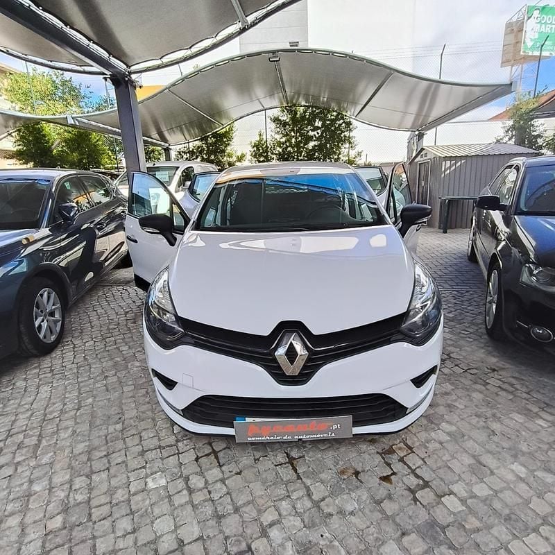 Usado Renault Clio IV Zen 75 HP (55 kW) 2018 Branco