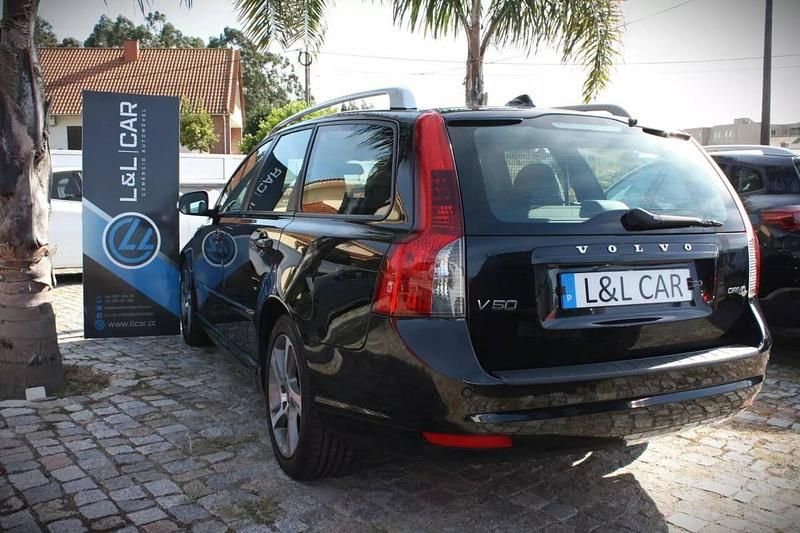 Usado Volvo V50 115 HP (84 kW) 2011 Preto Carrinha