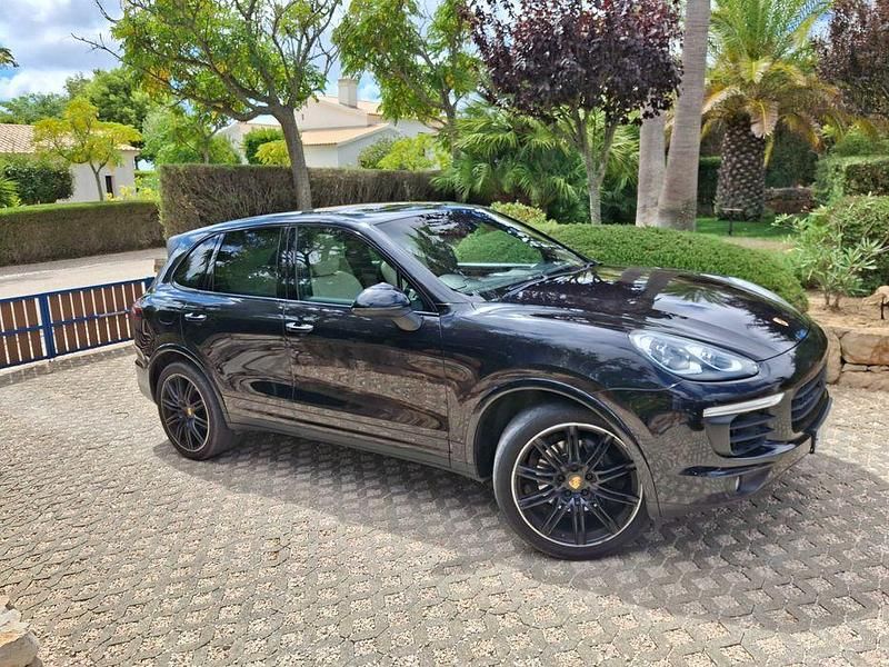 Usado 2016 Porsche Cayenne Platinum Edition SUV | € 37.500 - Imagem 1/4