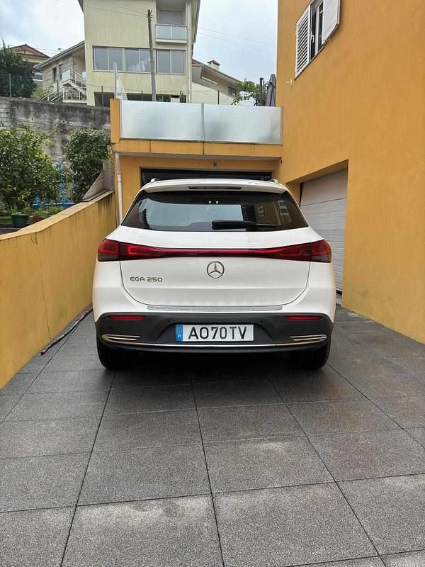 Branco Usado 2021 Mercedes EQA250 SUV | € 30.000 (Preço justo) - Imagem 1/4