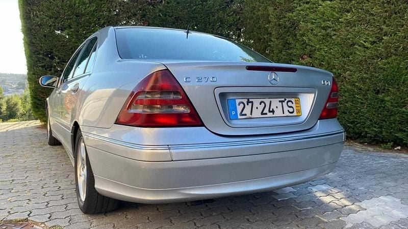 Cinzento Usado 2002 Mercedes C270 Sedan | € 7.000 - Imagem 1/4