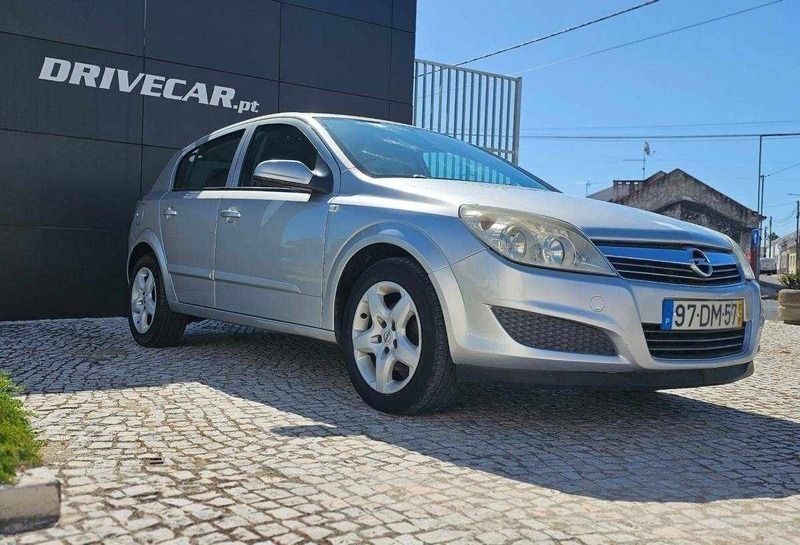 Usado Opel Astra Enjoy 90 HP (66 kW) 2007 Cinza Citadino