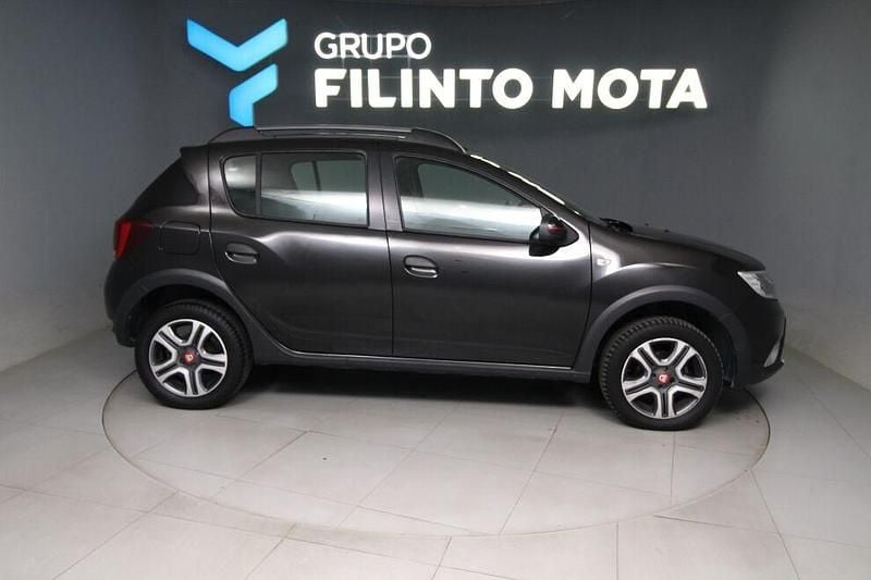 Preto Usado 2019 Dacia Sandero Stepway Citadino | € 13.990 (Preço justo) - Imagem 1/4
