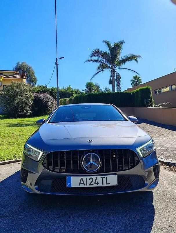 Cinzento Usado 2021 Mercedes A250 Progressive Citadino | € 25.750 (Preço justo) - Imagem 1/4