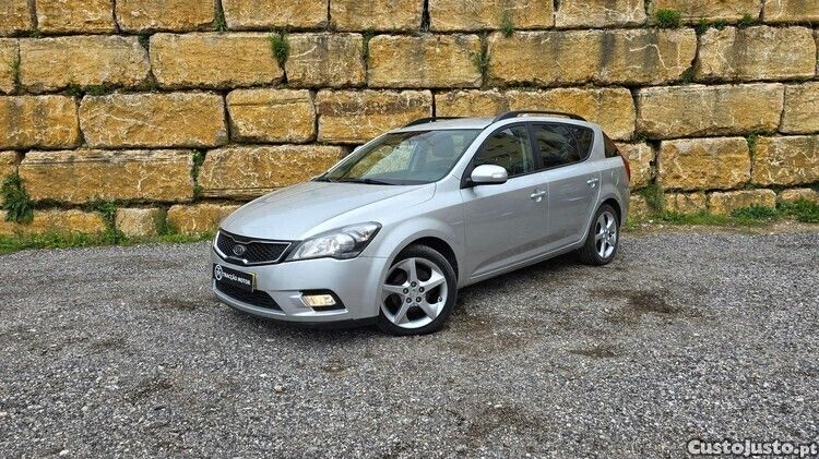 Cinza Usado 2011 Kia Ceed Sportswagon Carrinha | € 6.500 (Preço justo) - Imagem 1/1