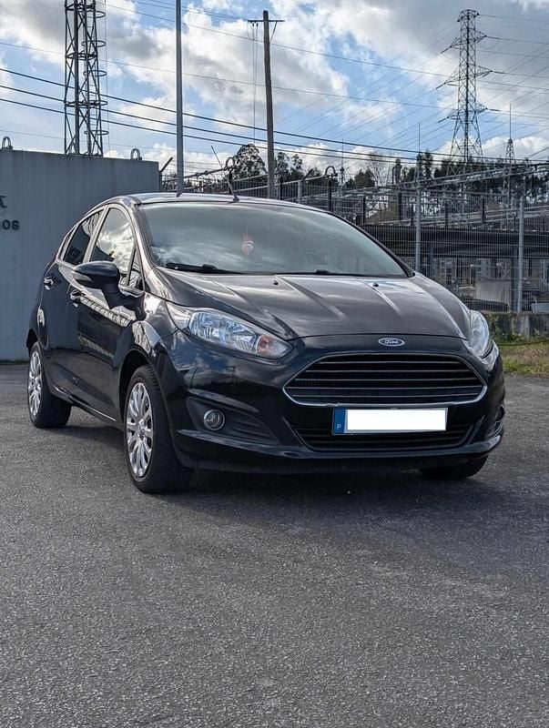 Usado Ford Fiesta 101 HP (74 kW) 2013 Preto Citadino