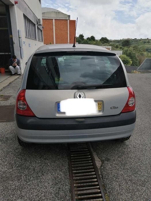 Usado 2002 Renault Clio II Sedan | € 3.000 (Preço justo) - Imagem 1/4