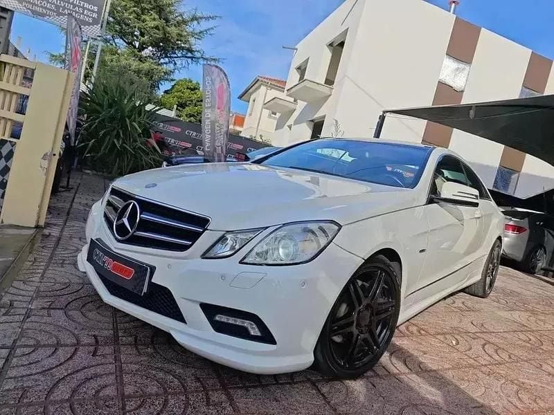 Branco Usado 2010 Mercedes E350 Avantgarde Coupé | € 18.900 - Imagem 1/4