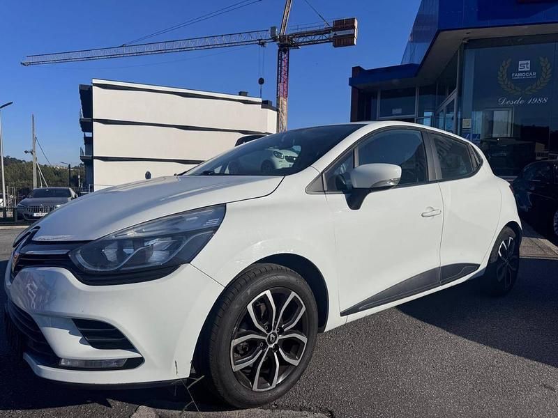 Usado Renault Clio IV Dynamique 90 HP (66 kW) 2016 Cinzento