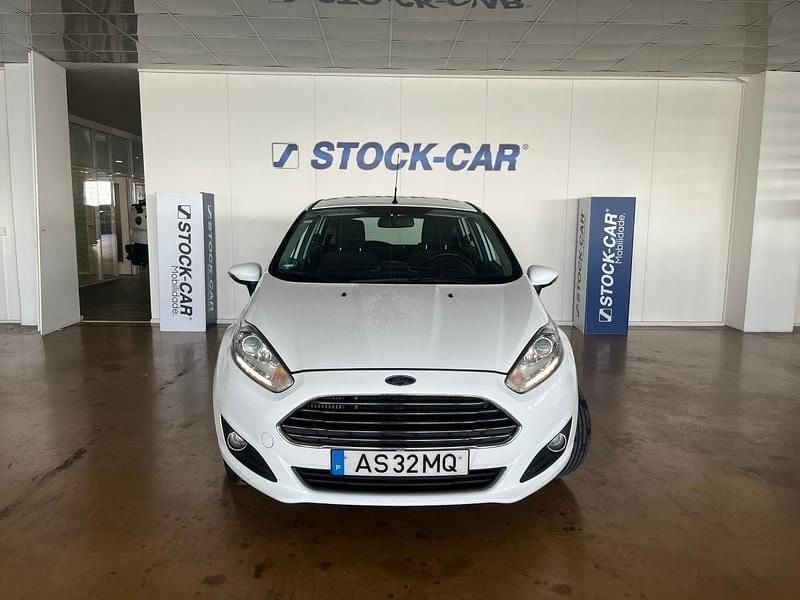 Usado Ford Fiesta Titanium 95 HP (69 kW) 2015 Branco Citadino