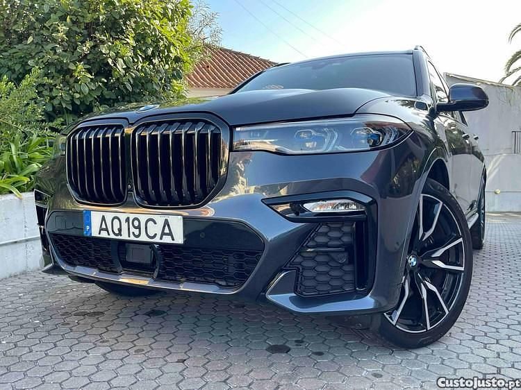Cinza Usado 2022 BMW X7 SUV | € 65.900 - Imagem 1/1