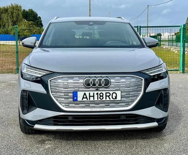 Usado Audi Q4 e-tron 150 kW (204 HP) 2021 Cinzento SUV