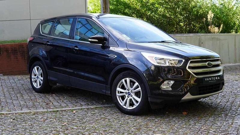 Preto Usado 2016 Ford Kuga SUV | € 12.500 - Imagem 1/4