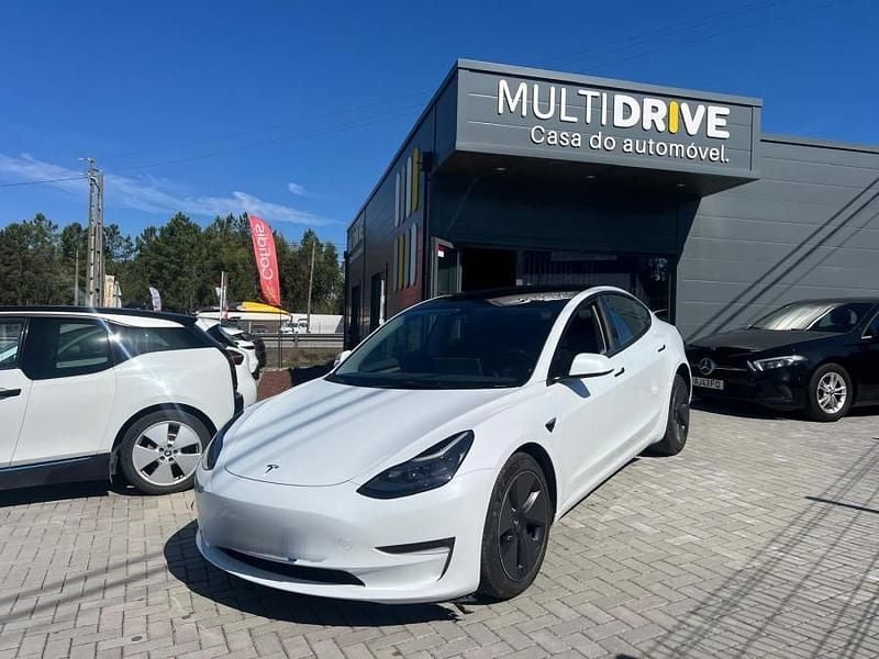 Branco Usado 2023 Tesla Model 3 Sedan | € 29.999 (Super Preço) - Imagem 1/3