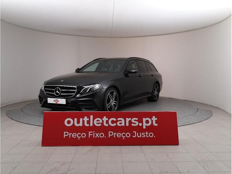 Preto metalizado Usado 2020 Mercedes 300 AMG line | € 32.950 - Imagem 1/4