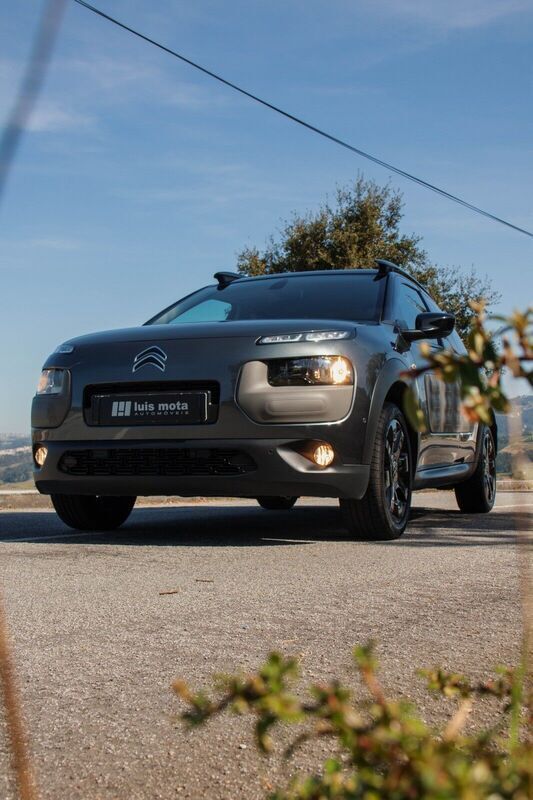 Cinza Usado 2014 Citroën C4 Feel | € 10.900 (Preço elevado) - Imagem 1/4