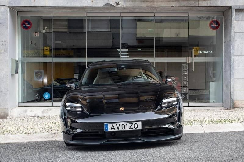 Usado Porsche Taycan 300 kW (408 HP) 2022 Preto Carrinha