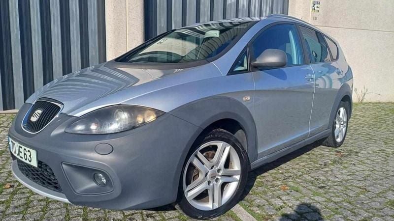 Cinzento Usado 2010 Seat Altea Monovolume | € 9.990 (Caro) - Imagem 1/4