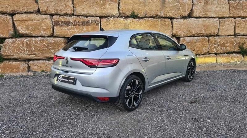 Usado Renault Mégane IV Intens 115 HP (84 kW) 2022 Cinza Citadino