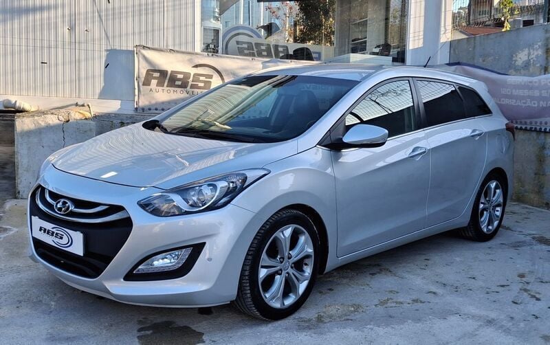 Cinza Usado 2014 Hyundai i30 Style Carrinha | € 11.000 (Preço justo) - Imagem 1/4
