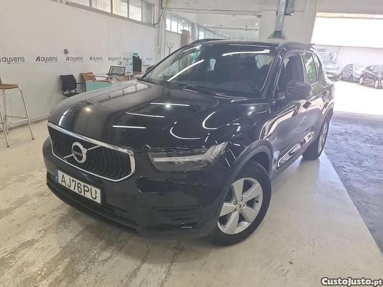 Preto Usado 2021 Volvo XC40 Momentum SUV | € 23.900 (Bom preço) - Imagem 1/1