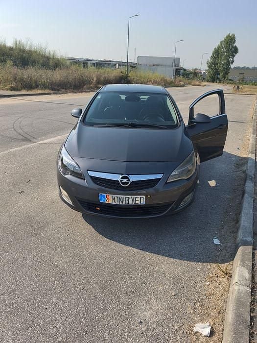 Usado Opel Astra 125 HP (91 kW) 2010 Sedan