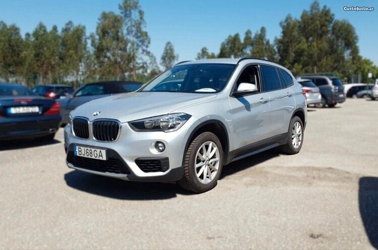 Cinza Usado 2019 BMW X1 Advantage SUV | € 20.500 (Bom preço) - Imagem 1/1