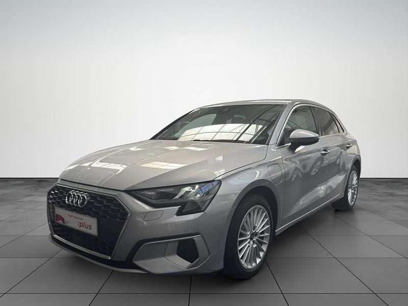 Cinza Usado 2024 Audi A3 Advanced | € 31.900 - Imagem 1/4
