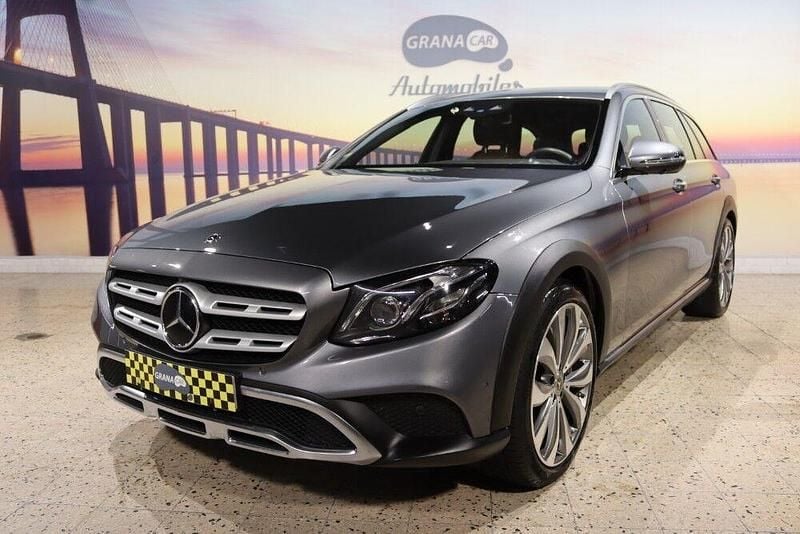 Cinza Usado 2018 Mercedes E350 Avantgarde Carrinha | € 43.850 - Imagem 1/4