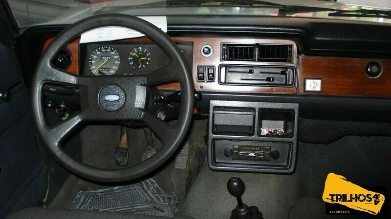 Usado Ford Taunus 73 HP (53 kW) 1981 Verde Sedan